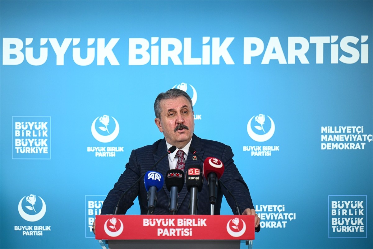 Büyük Birlik Partisi (BBP) Genel Başkanı Mustafa Destici, partisinin genel merkezinde düzenlediği...