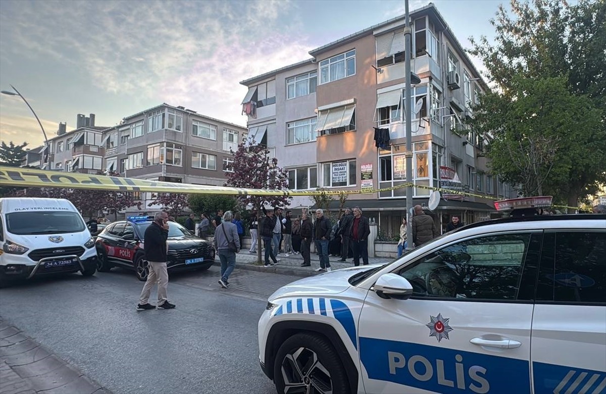 Büyükçekmece'de bir müteahhidin araç park yeri tartışması sırasında silahla vurduğu iki kişiden...