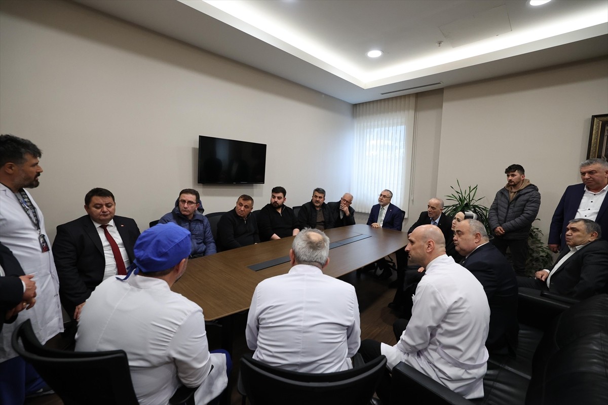 Çalışma ve Sosyal Güvenlik Bakanı Vedat Işıkhan (sol 4), Çayırhan Yeraltı Maden Ocağı'nda meydana...