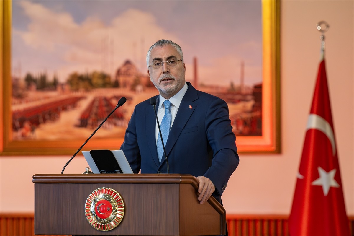 Çalışma ve Sosyal Güvenlik Bakanı Vedat Işıkhan, TBMM Başkanı Numan Kurtulmuş'un ev sahipliğinde...