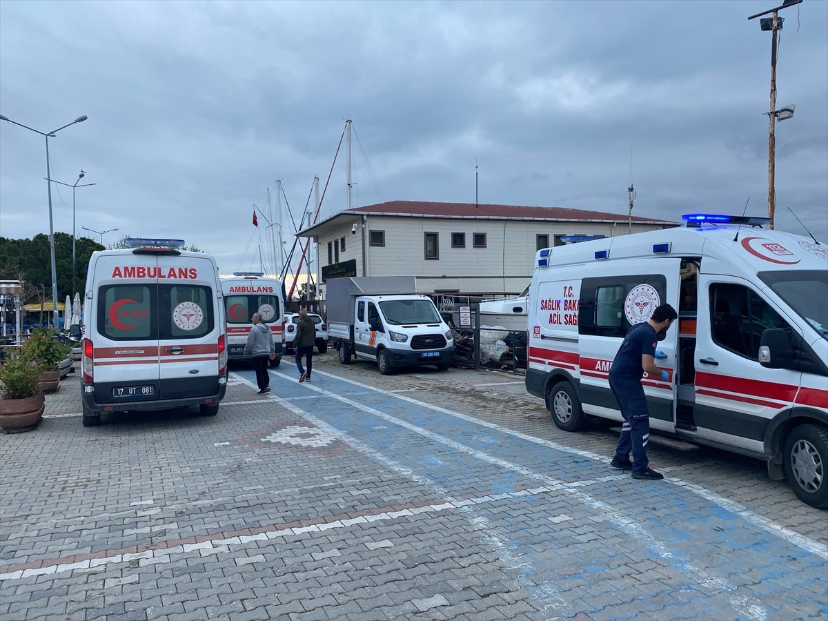 Çanakkale'nin Ayvacık açıklarında düzensiz göçmenleri taşıyan botunun batması sonucu ilk...