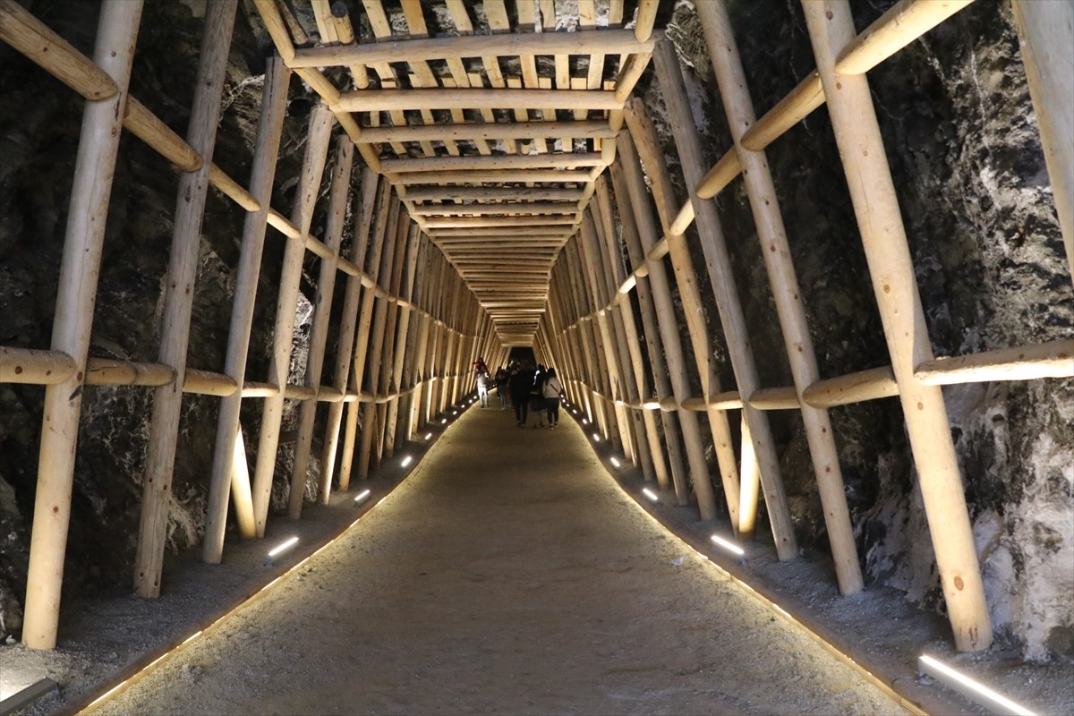Çankırı'da Hititler döneminden beri tuz elde edilen ve "Yer Altı Tuz Şehri" olarak adlandırılan...