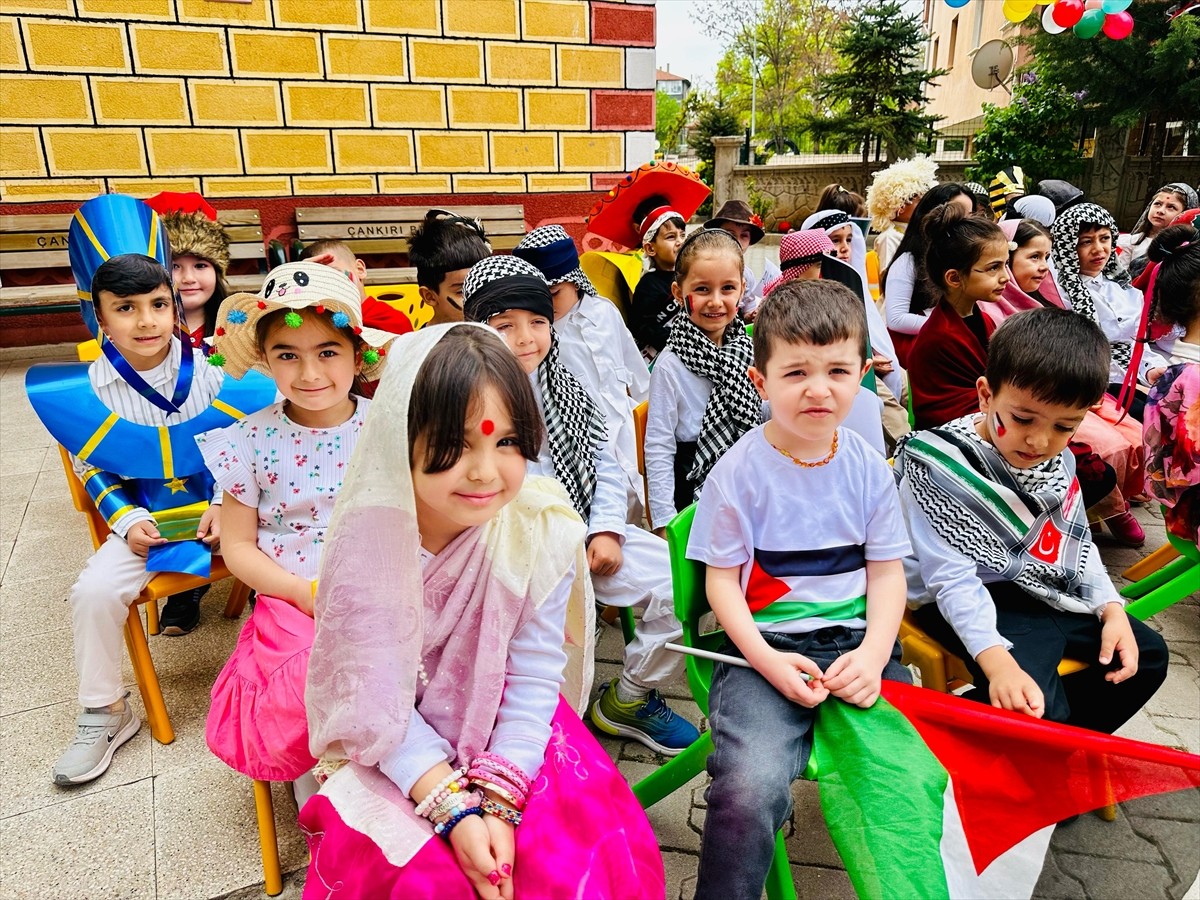 Çankırı'da minik öğrenciler 23 Nisan Ulusal Egemenlik ve Çocuk Bayramı'nı "Dünya Çocukları"...
