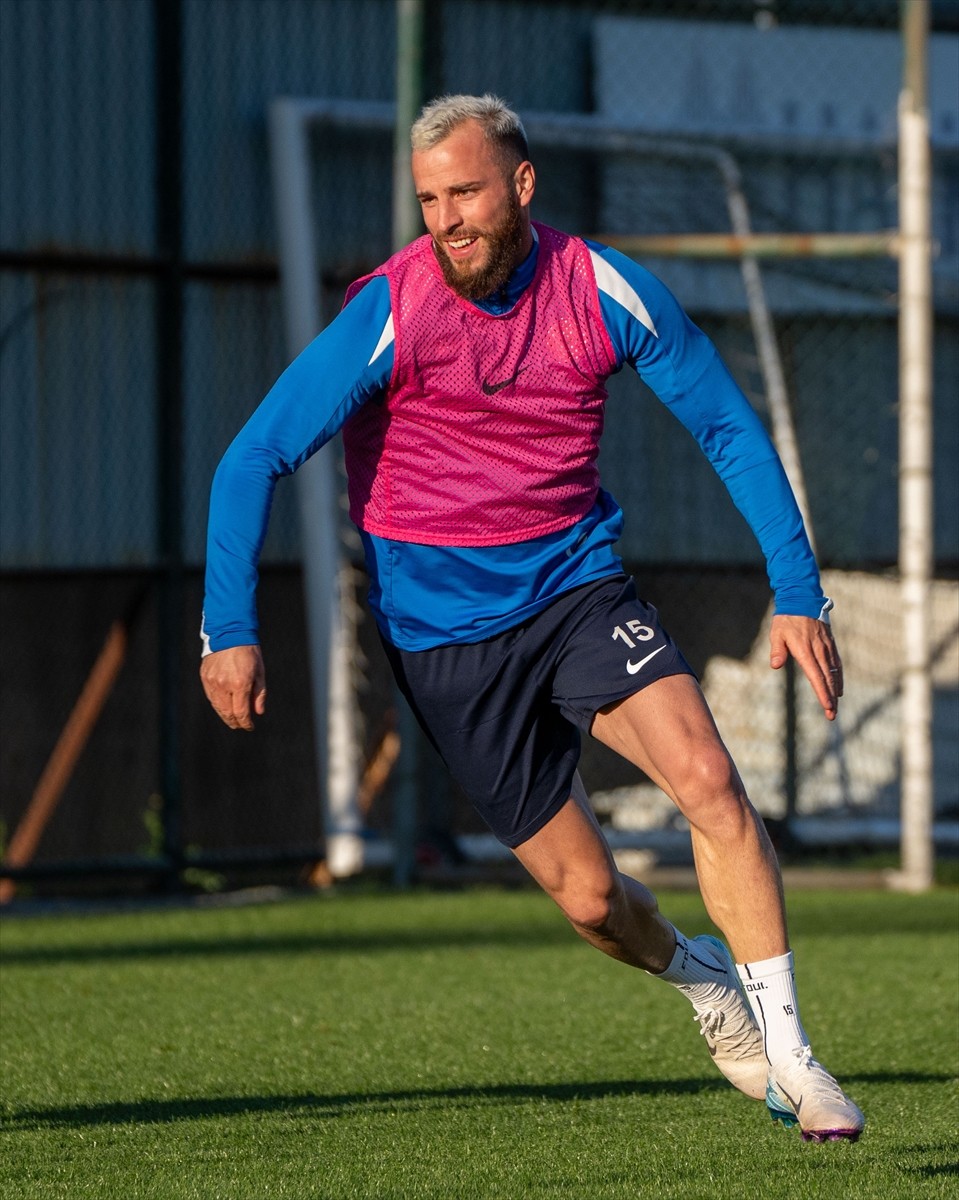 Çaykur Rizespor, Trendyol Süper Lig'in 31. haftasında deplasmanda Trabzonspor ile oynayacağı maçın...