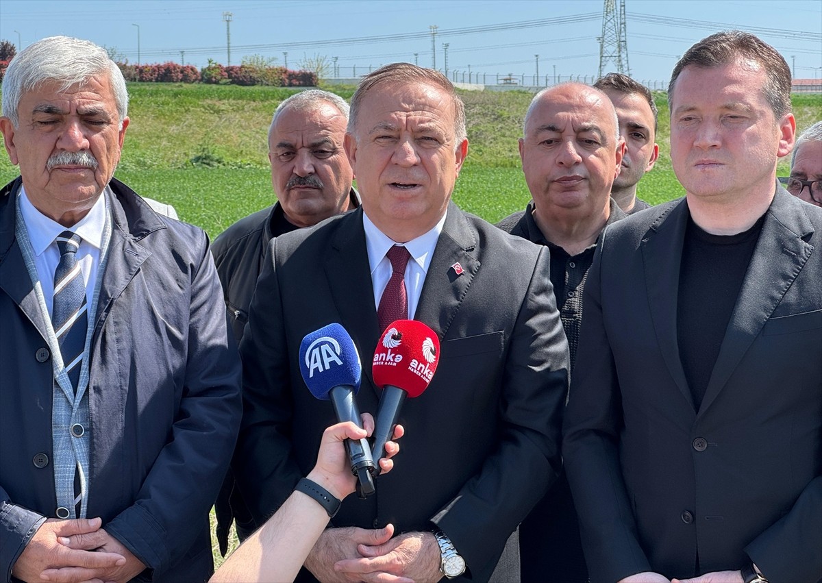 CHP Genel Başkan Yardımcısı Gökan Zeybek, İstanbul Büyükşehir Belediyesine (İBB) yönelik yolsuzluk...