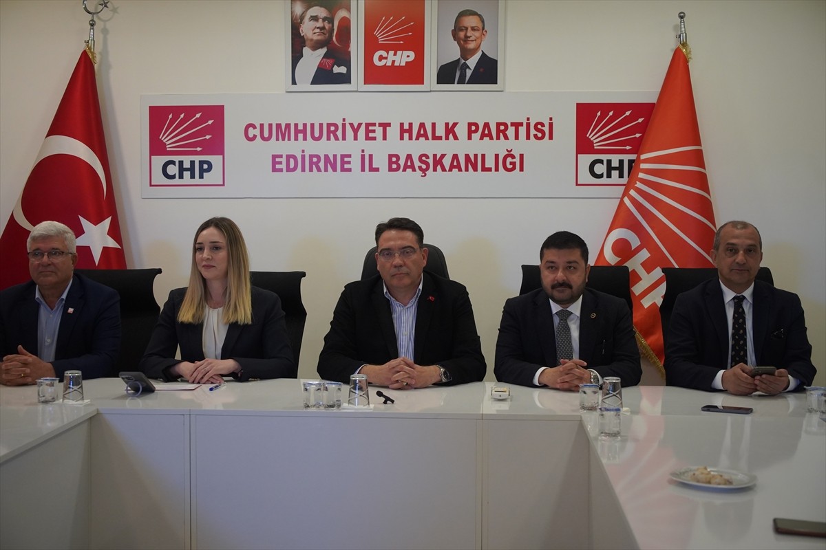 CHP Genel Başkan Yardımcısı Yankı Bağcıoğlu (ortada), Edirne'de ziyaretler gerçekleştirdi. CHP...