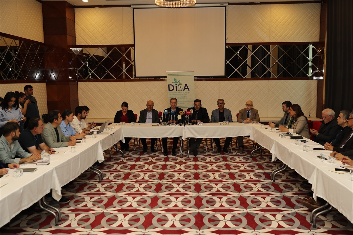 DEM Parti Eş Genel Başkanı Tuncer Bakırhan, Diyarbakır Siyasal ve Sosyal Araştırmalar Enstitüsünce...