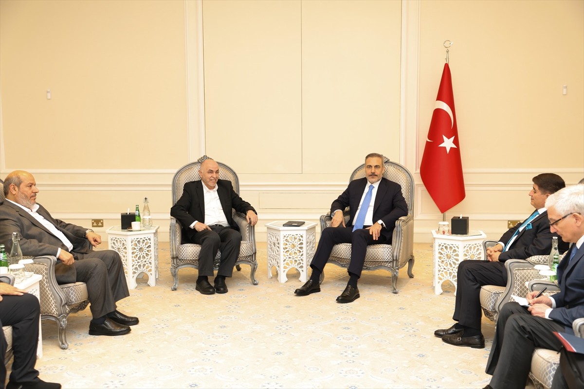 Dışişleri Bakanı Hakan Fidan, Hamas Şura Meclisi Başkanı Muhammed Derviş ve Hamas Siyasi Büro...