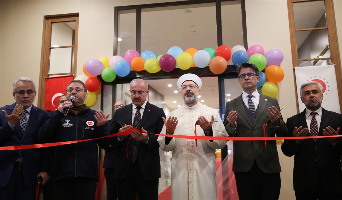 Diyanet İşleri Başkanı Ali Erbaş (sağ 3), Çanakkale'de 18 Mart Hatime Ana Ulu Camisi yerleşkesinde...