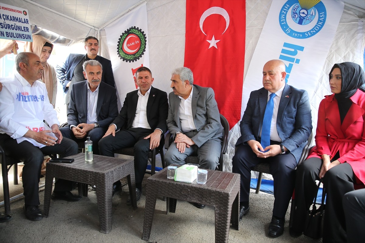 Diyarbakır'da bazı belediyelerde işten çıkarılan işçilerin eylemi devam ediyor. AK Parti...