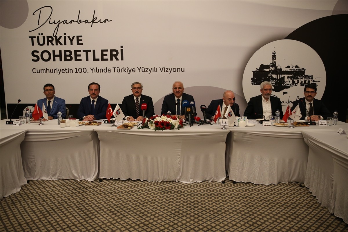 Diyarbakır'da, "Cumhuriyet'in 100. yılında Türkiye Yüzyılı" vizyonu kapsamında "Türkiye...