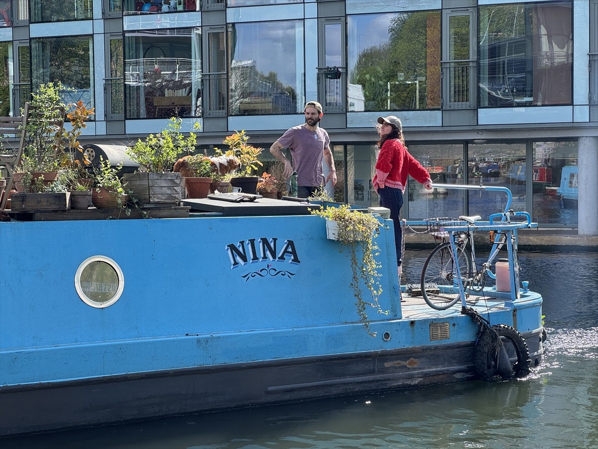 Dünyanın en pahalı kentlerinden Londra'da kiralar ve yaşam maliyetlerine para yetiştirmekte...
