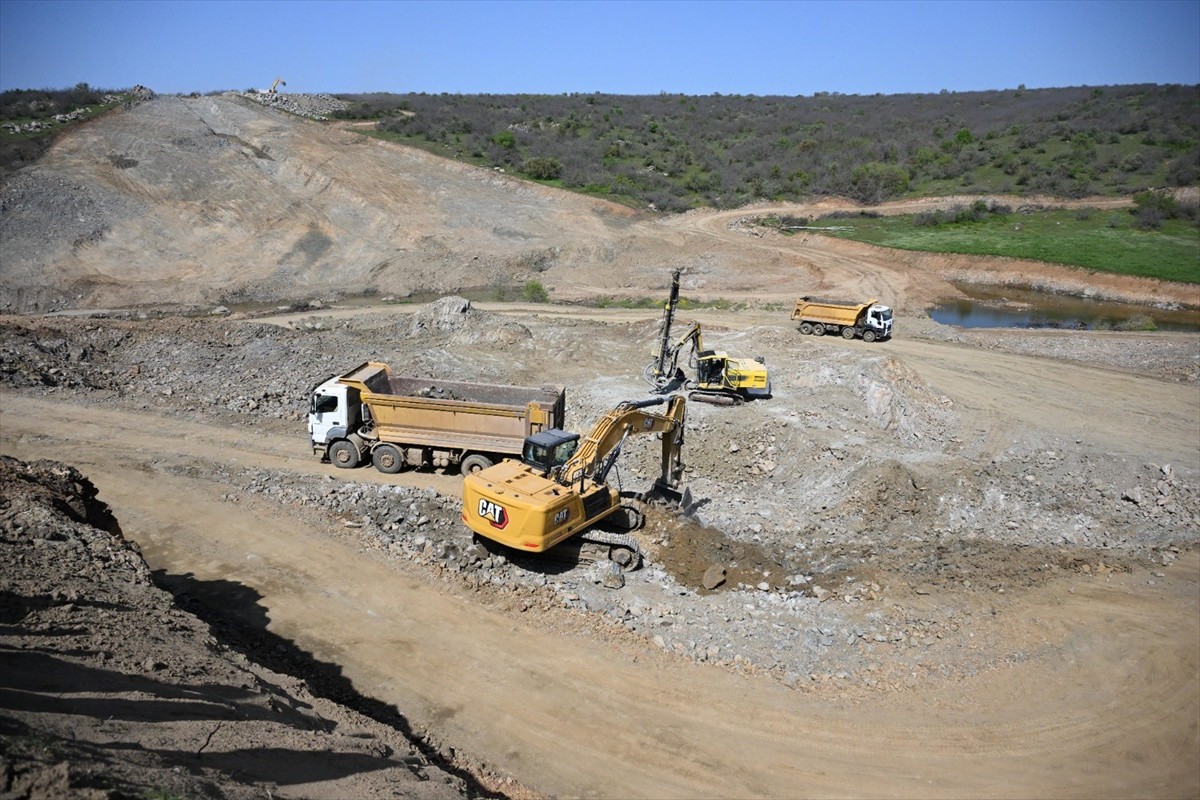 Edirne'de 56 bin 500 dönüm araziyi suyla buluşturacak Çömlekköy Barajı'nın yapım çalışmaları devam...