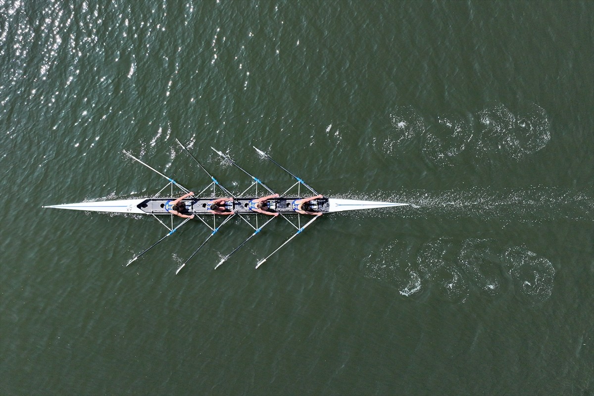 Edirne’de düzenlenen Uluslararası Meriç Kürek Yarışları’nın ilk gün müsabakaları sona erdi....