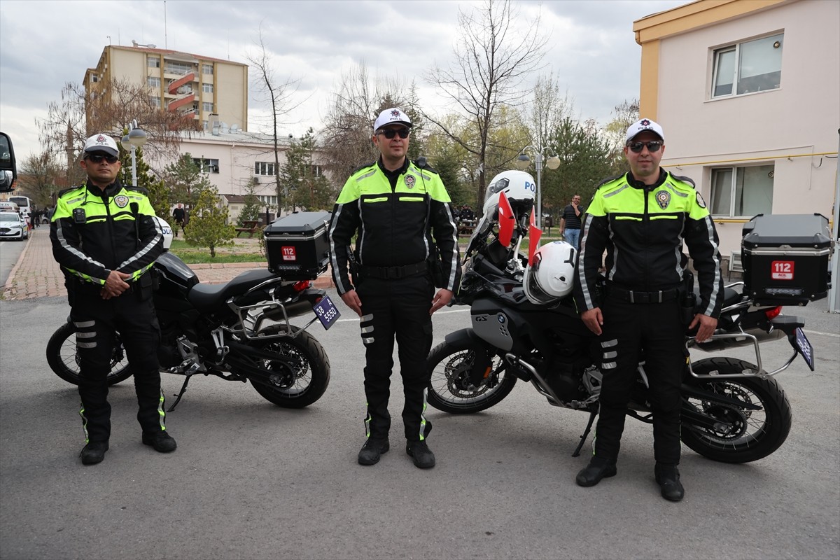 Emniyet Genel Müdürlüğünce Kayseri Emniyet Müdürlüğüne tahsis edilen 21 araç törenle hizmete...