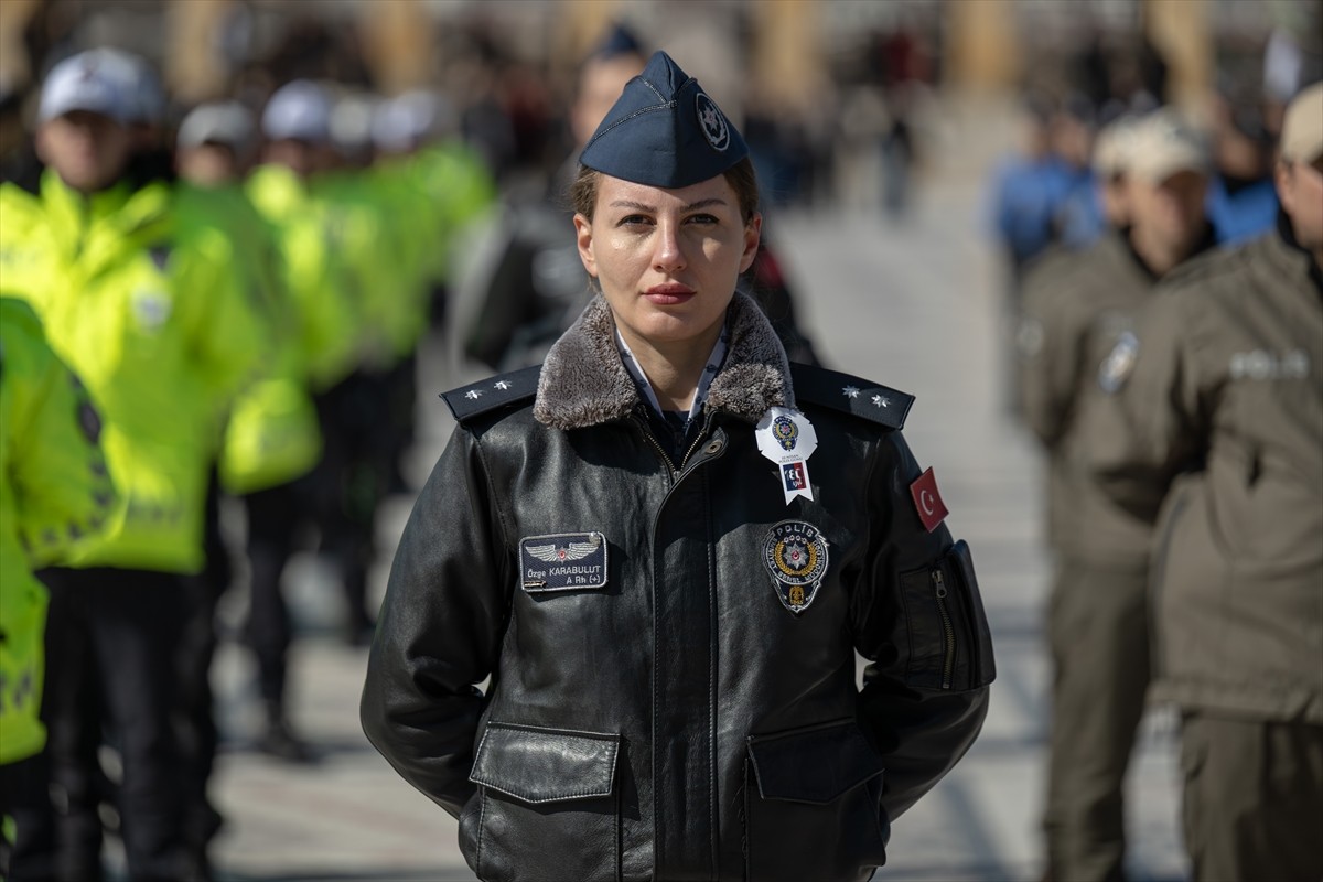 Emniyet Genel Müdürü Mahmut Demirtaş ve beraberindeki heyet, Türk Polis Teşkilatı'nın 180. kuruluş...