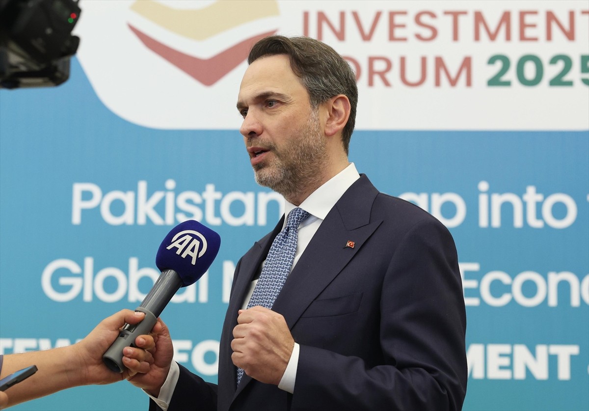 Enerji ve Tabii Kaynaklar Bakanı Alparslan Bayraktar, katıldığı Pakistan Madencilik Yatırım...