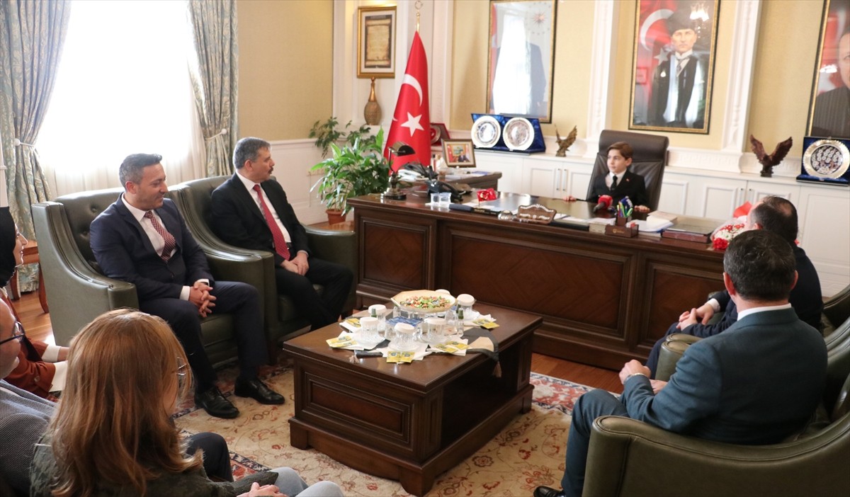 Erzurum'da 23 Nisan Ulusal Egemenlik ve Çocuk Bayramı nedeniyle Vali Mustafa Çiftçi, makam...