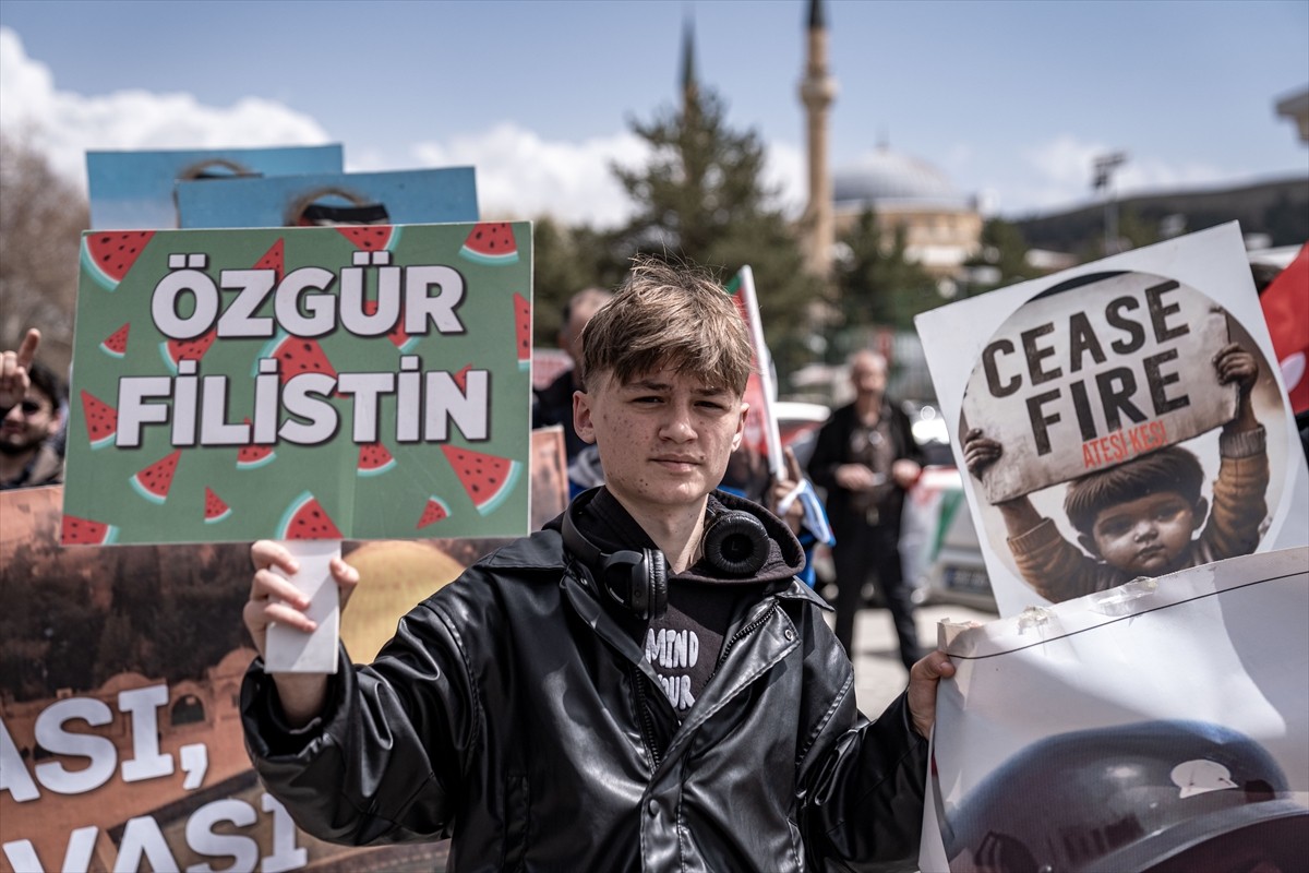 Erzurum'da, İsrail'in Gazze'ye yönelik saldırılarını protesto ve Doğu Türkistan'a destek amacıyla...