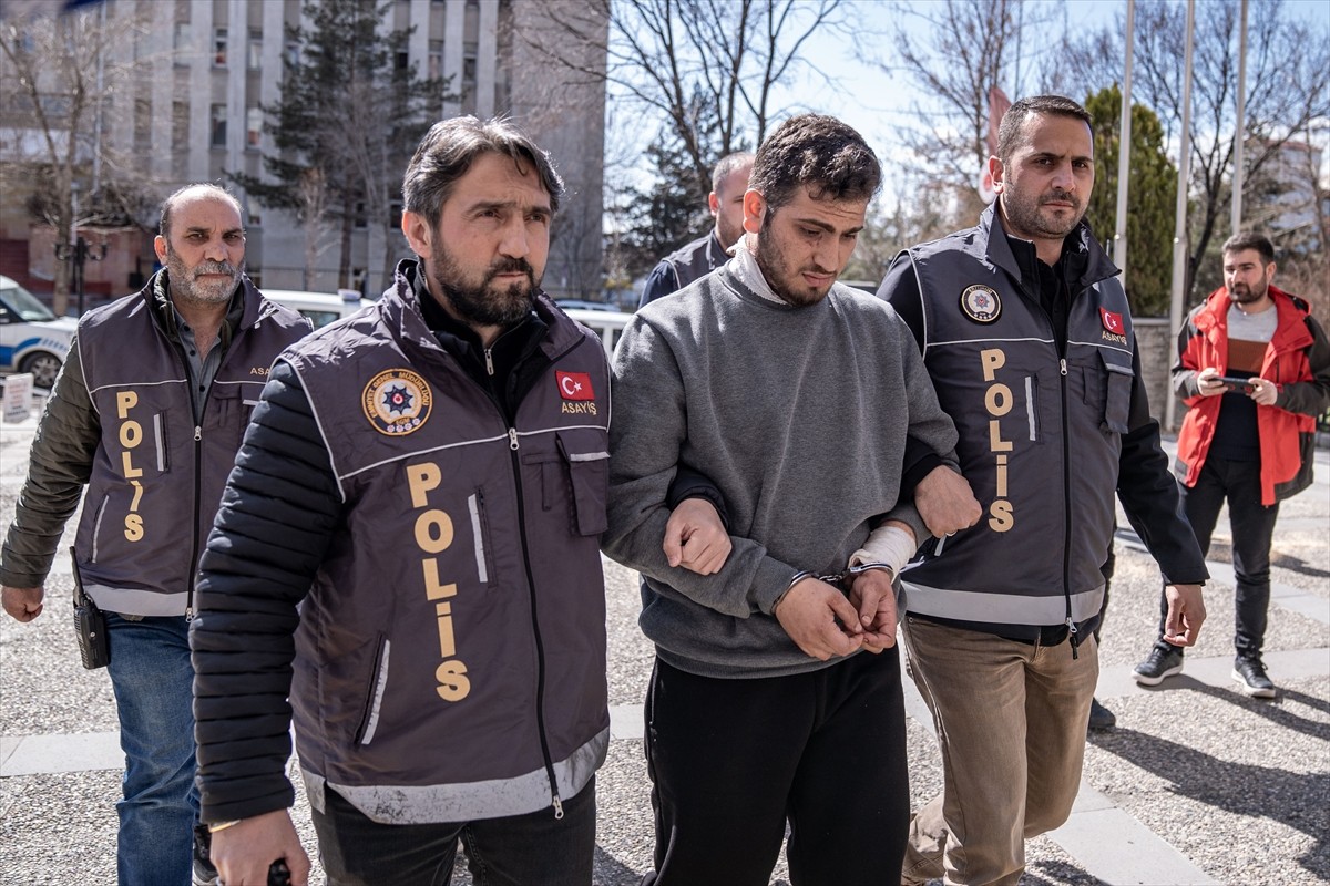 Erzurum'un Palandöken ilçesinde tartıştığı eşini boğarak öldüren Ali Osman Buzlak, intihar...