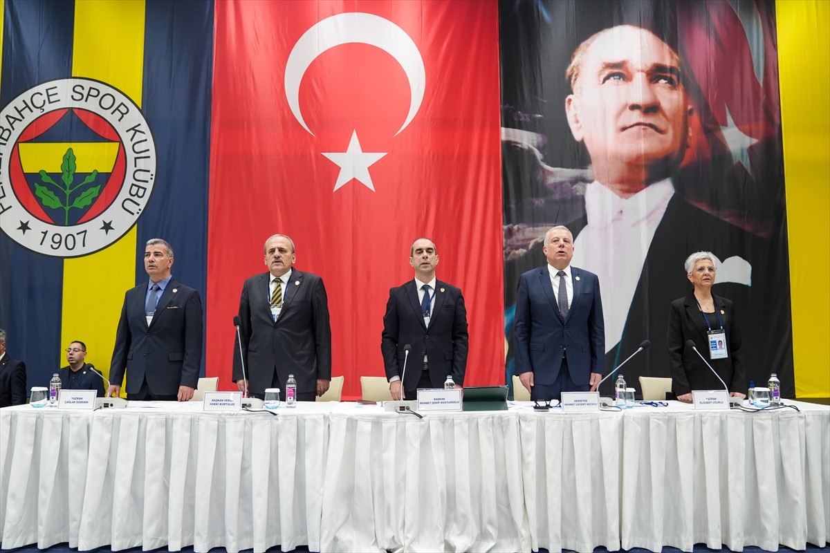 Fenerbahçe Kulübü Yüksek Divan Kurulu (YDK) toplantısı başladı. Kalamış'ta bulunan Fenerbahçe...