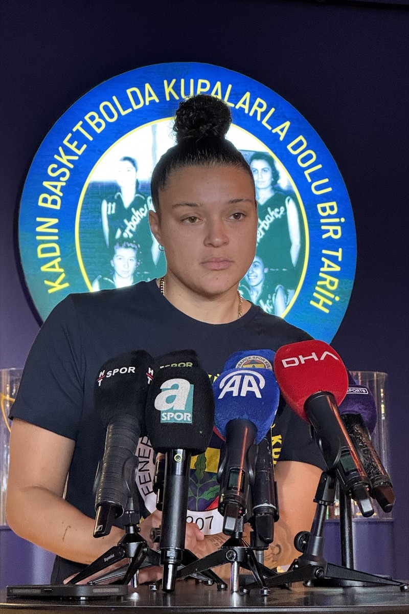 Fenerbahçe Opet Kadın Basketbol Takımı oyuncusu Kayla McBride, Fenerbahçe Basketbol Müzesi'nde...