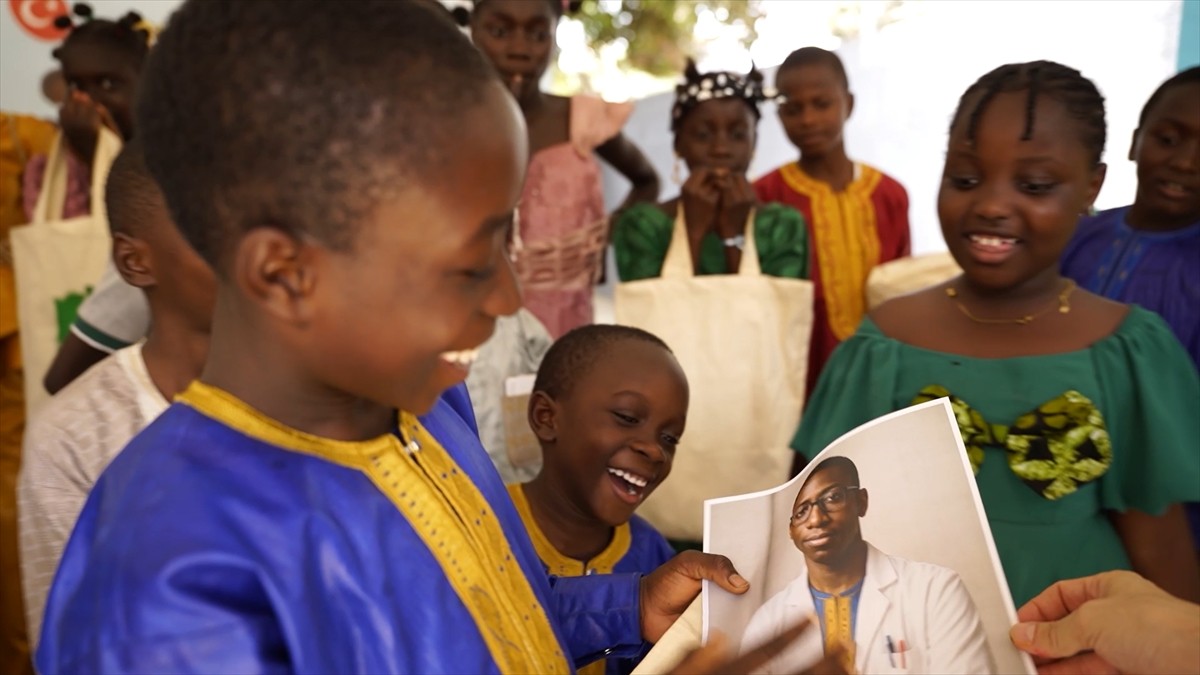 Gambiya'da 23 Nisan Ulusal Egemenlik ve Çocuk Bayramı dolayısıyla program düzenlendi. Gambiya'daki...