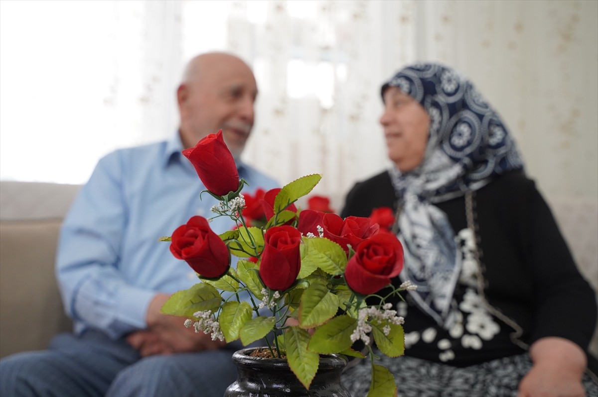 Gaziantep'te yaşayan 84 yaşındaki Abdülkadir Ekmekçi, 60 yılı aşkın evliliğinde mutluluğun...