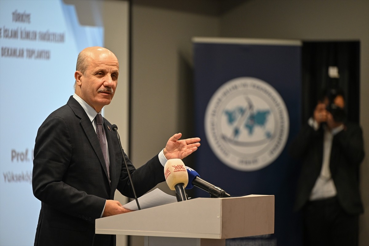 Gaziantep İslam Bilim ve Teknoloji Üniversitesi (GİBTÜ) ev sahipliğinde "Türkiye İlahiyat ve...