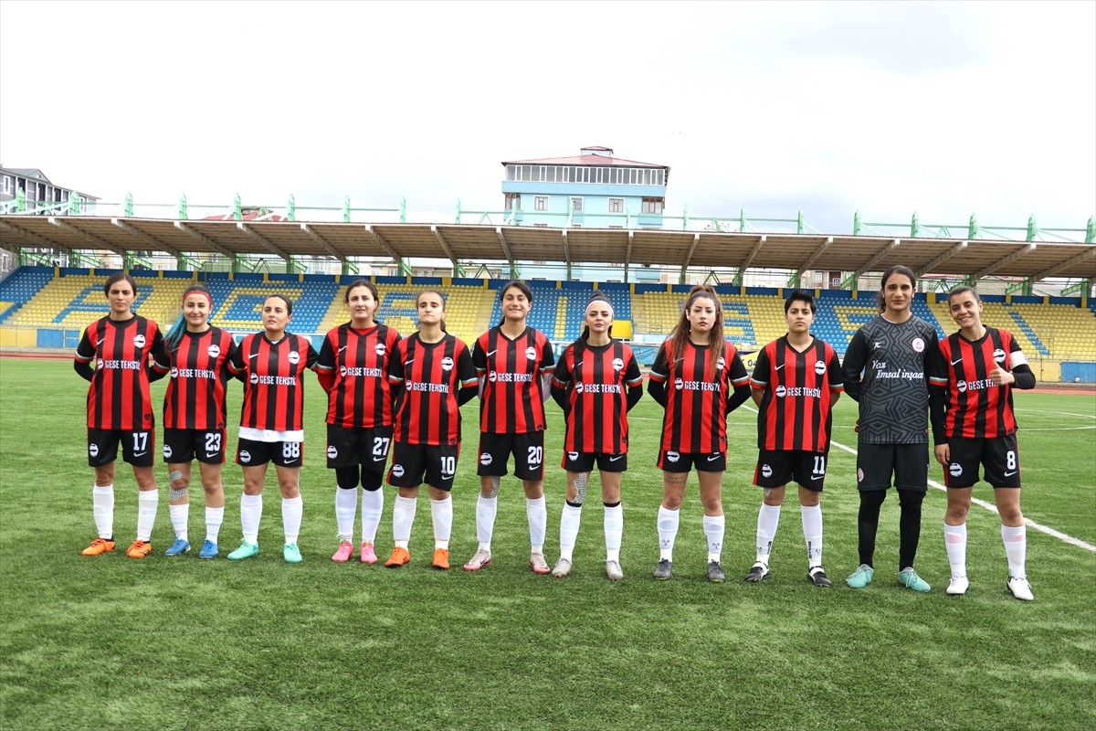 Geçen yıl 2. Lig'e çıkan Ağrı Aile ve Sosyal Politikalar Gençlik ve Spor Kulübü Kadın Futbol...
