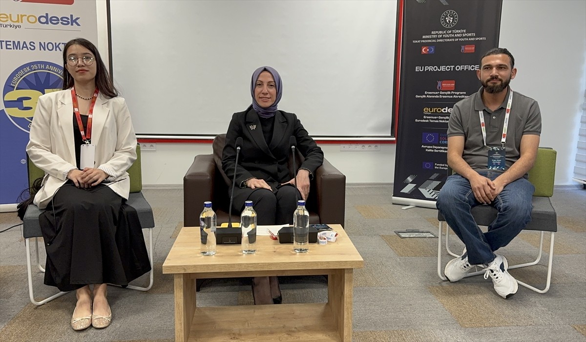 Gençlik ve Spor Bakan Yardımcısı Safa Koçoğlu, Avrupa Birliği (AB) Gençlik Çalışanlarının...