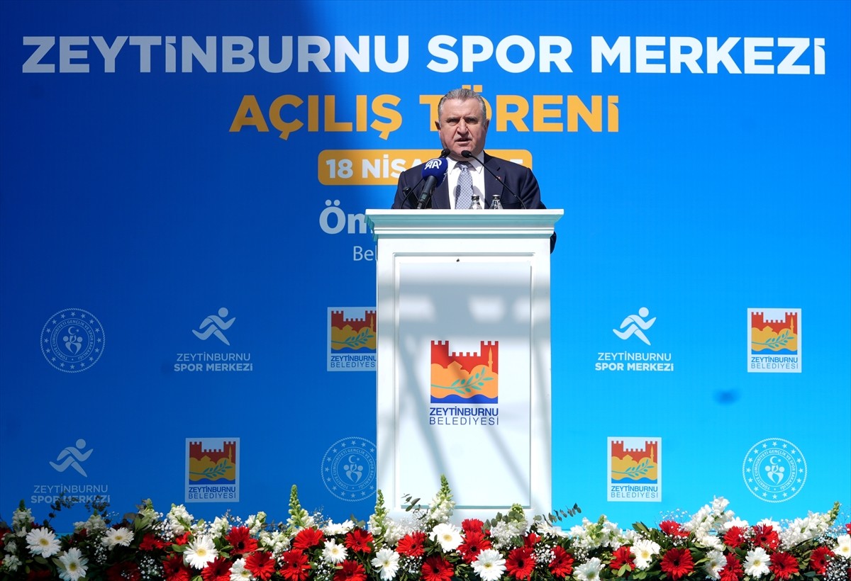  Gençlik ve Spor Bakanı Osman Aşkın Bak, Zeytinburnu Meydanı ile Zeytinburnu Millet Bahçesi...