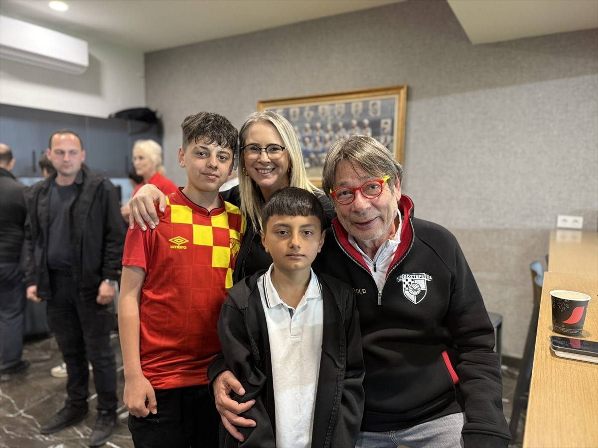 Göztepe'nin Trendyol Süper Lig'de Beşiktaş ile oynadığı maçı izlemek için bir gün önceden stada...