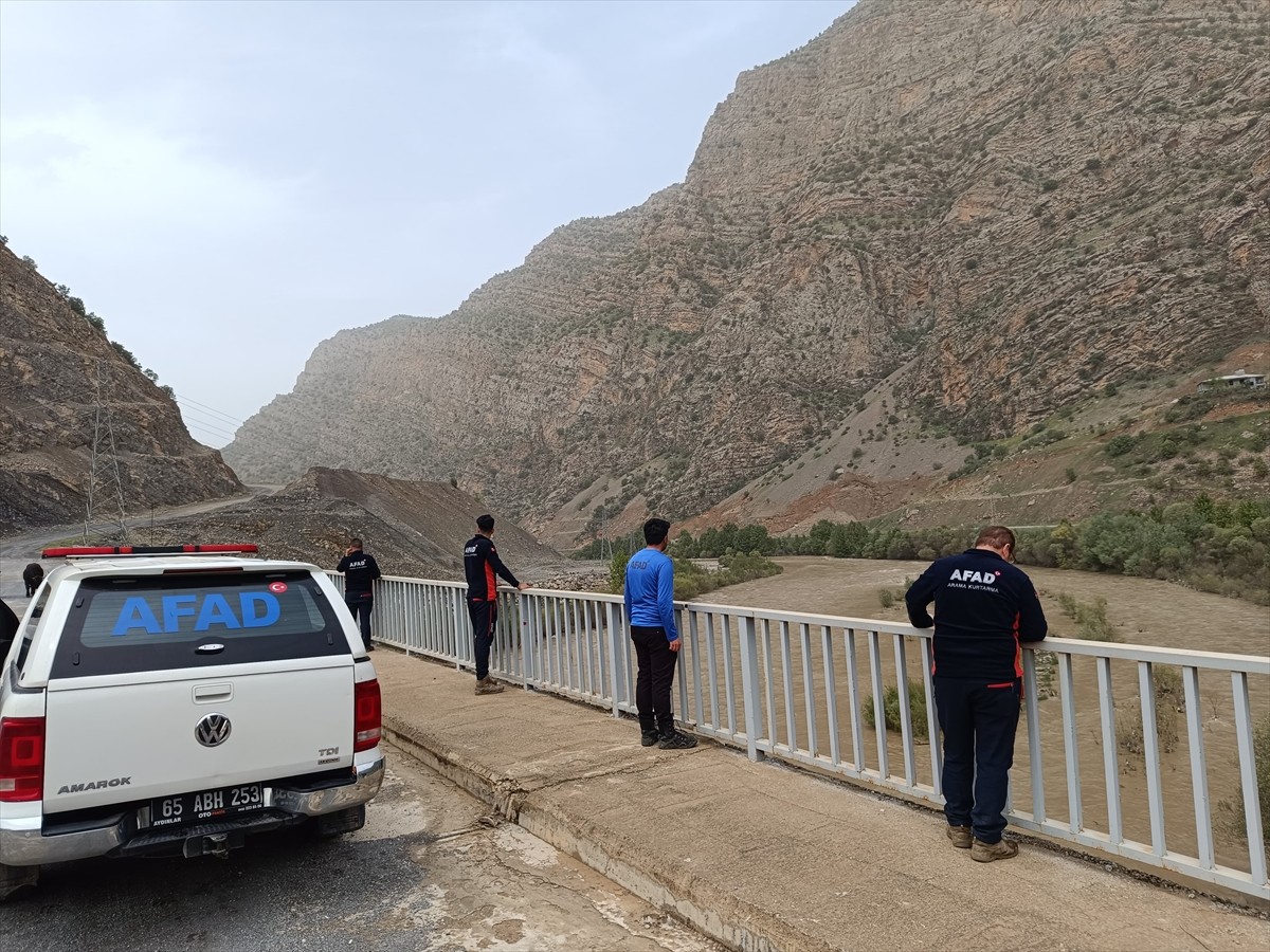  Hakkari'de kaybolan 55 yaşındaki kadını arama çalışmaları devam ediyor.