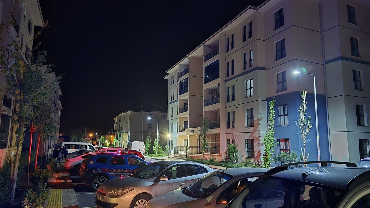 Hatay'ın Hassa ilçesinde kendisinden 2 gündür haber alınamayan kadın evinde ölü bulundu. Ekipler...