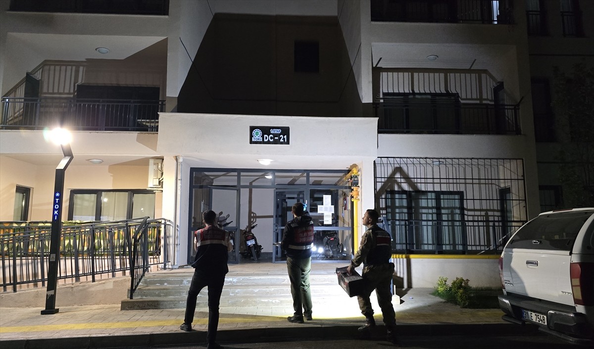 Hatay'ın Hassa ilçesinde kendisinden 2 gündür haber alınamayan kadın evinde ölü bulundu. Ekipler...