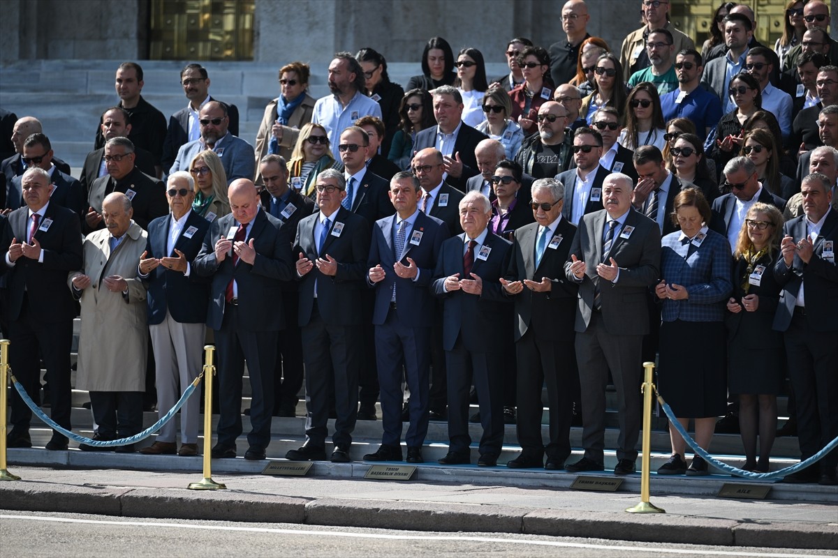 Hayatını kaybeden 17. Dönem Manisa Milletvekili Şen İsmet Turhangil için Meclis'te cenaze töreni...