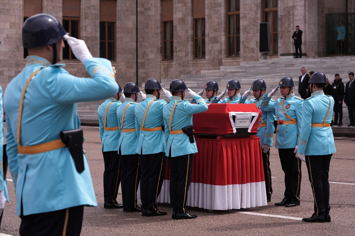 Hayatını kaybeden 18. Dönem Anavatan Partisi Kayseri Milletvekili Seyit Halil Özsoy için Meclis'te...