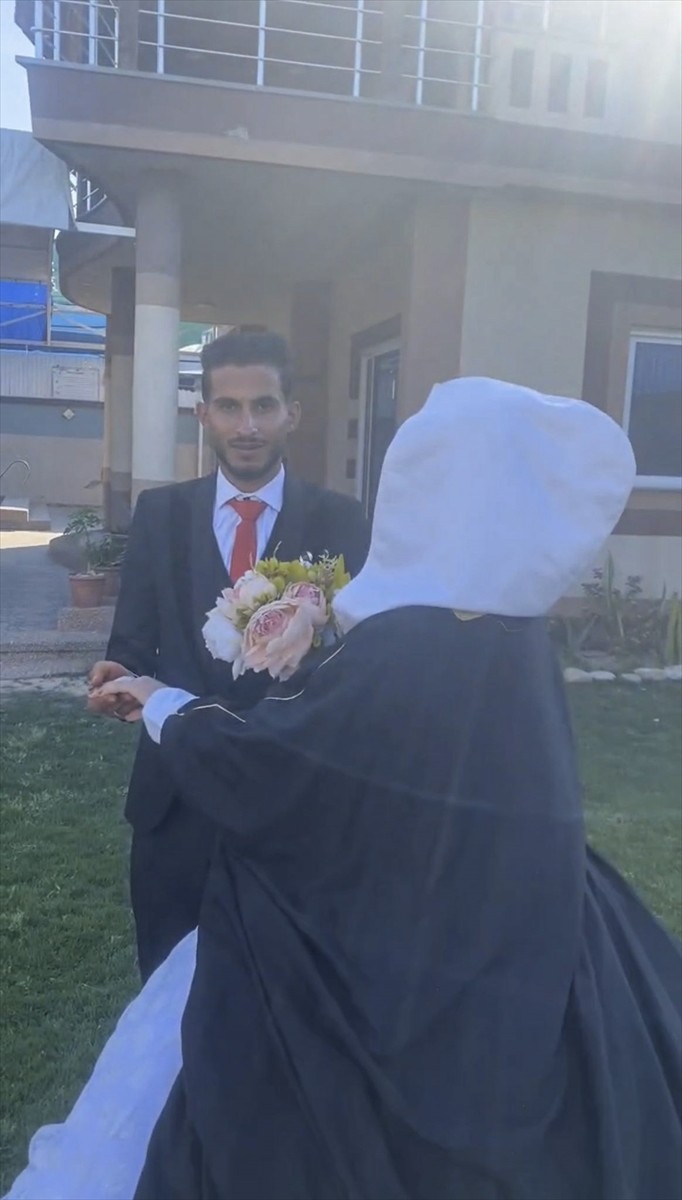 Hayatta İyilik Var Derneğinin, İsrail saldırıları altındaki Gazze halkına moral vermek amacıyla...