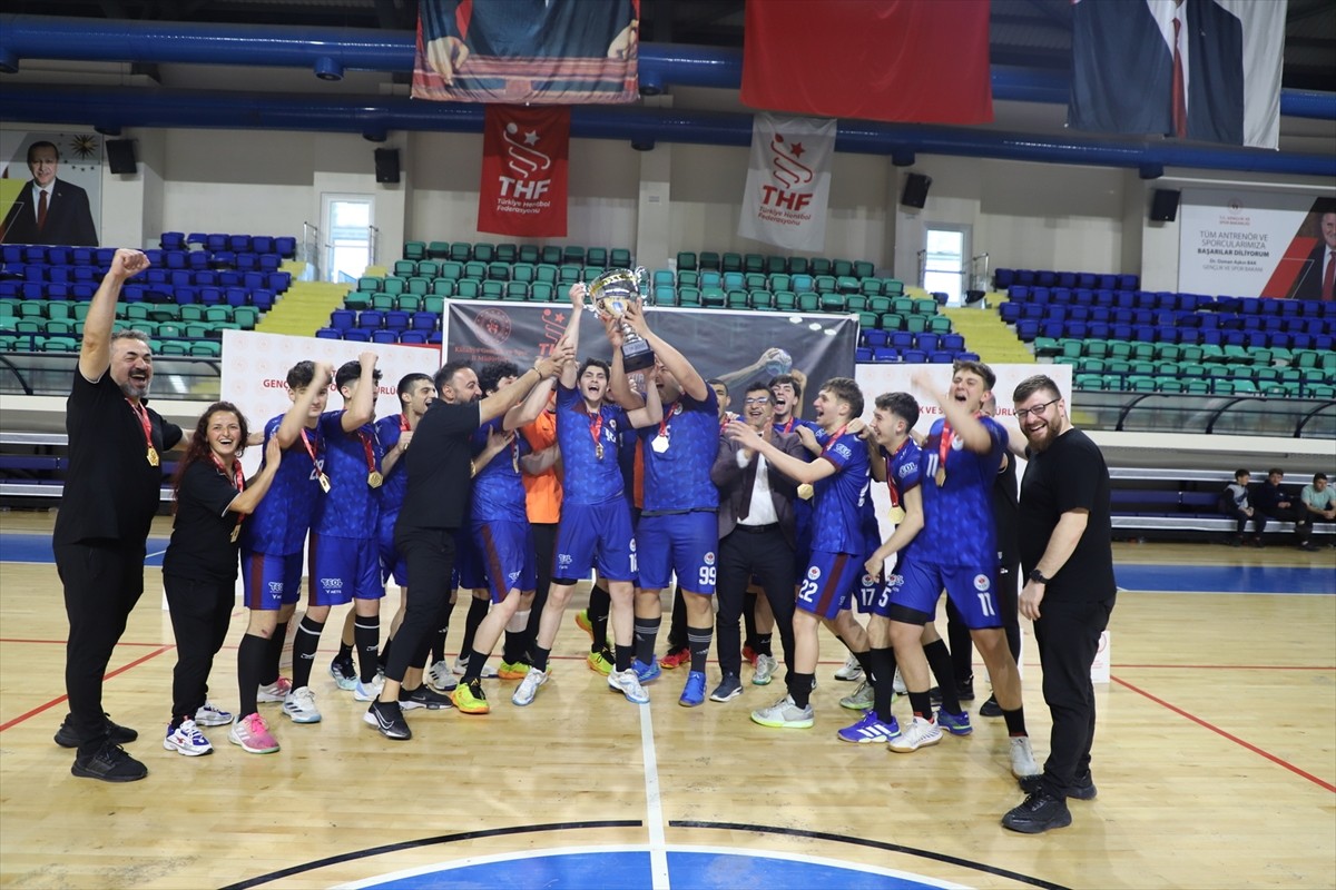 Hentbol Genç Erkekler Türkiye Şampiyonası'nı, final maçında İstanbul Teknik Üniversiteliler'i...