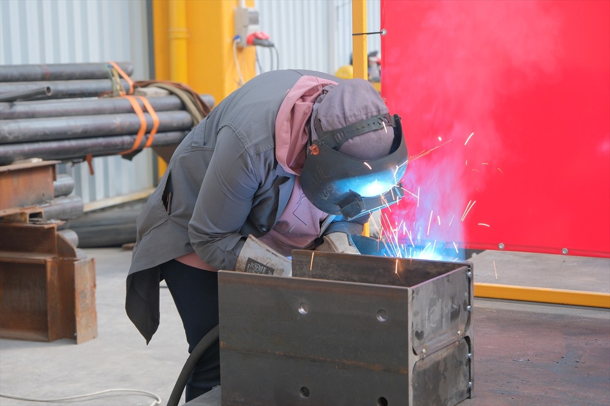 Hitit Üniversitesi ve Çorum Organize Sanayi Bölgesi (OSB) Müdürlüğü işbirliğiyle kadınların sanayi...