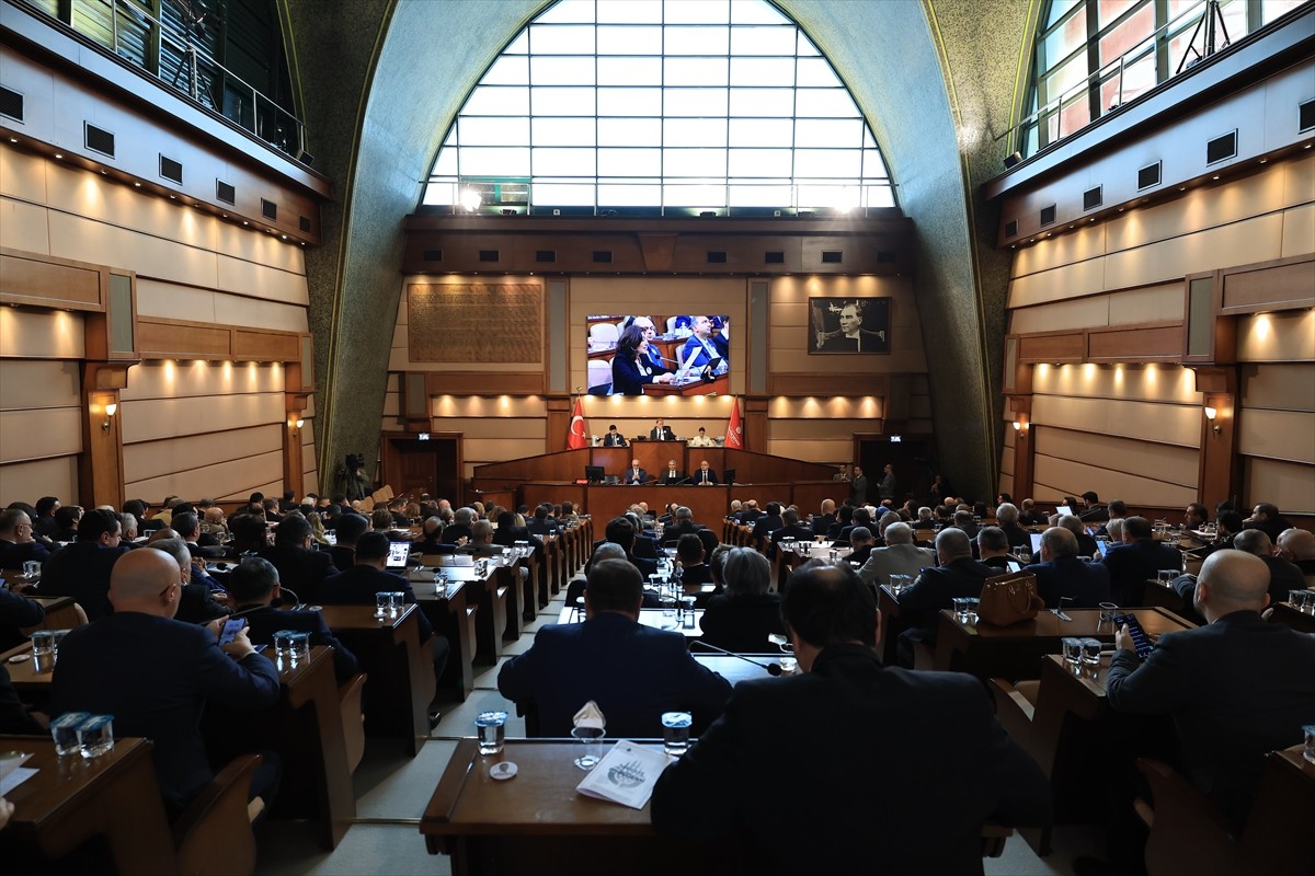 İBB Meclisi nisan ayı toplantılarının birinci oturumu, İBB Başkanvekili Nuri Aslan'ın...