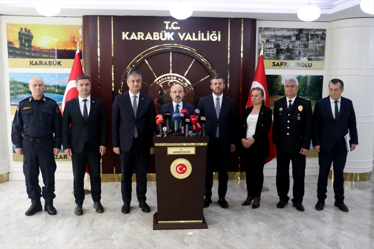 İçişleri Bakan Yardımcısı Bülent Turan, Karabük temasları kapsamında Vali Mustafa Yavuz'u...