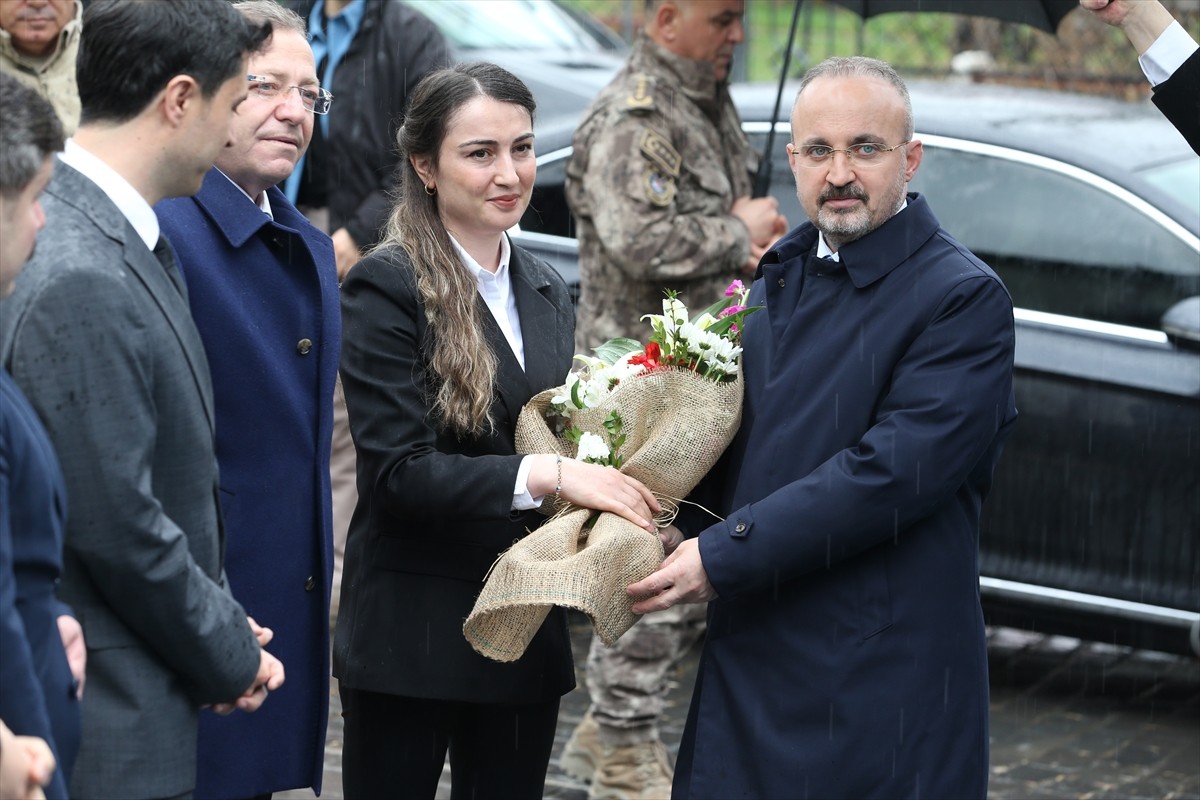 İçişleri Bakan Yardımcısı Bülent Turan, Kars ziyareti kapsamında, Vali Ziya Polat'ı makamında...