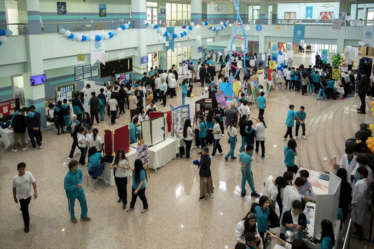 Irak'ın Erbil kentindeki Uluslararası Maarif Erbil Okulları'nda lise öğrencileri tarafından bilim...