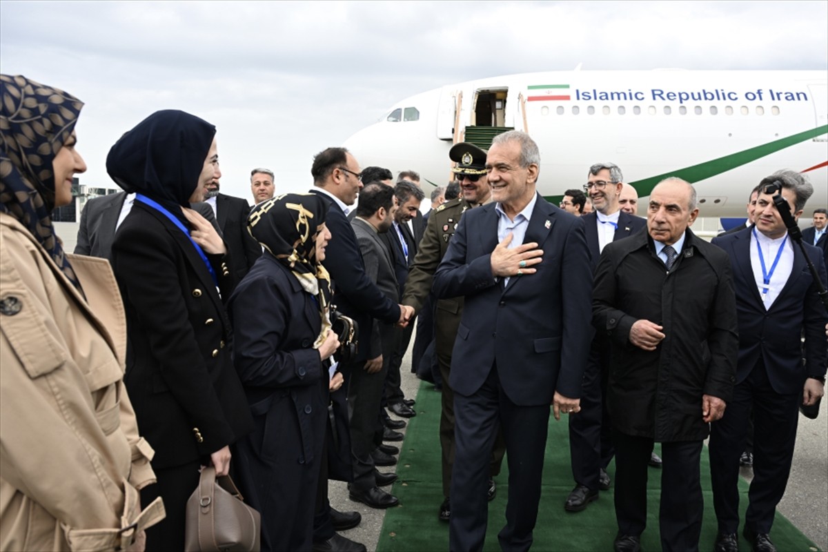  İran Cumhurbaşkanı Mesud Pezeşkiyan, resmi temaslarda bulunmak üzere Azerbaycan'ın başkenti...