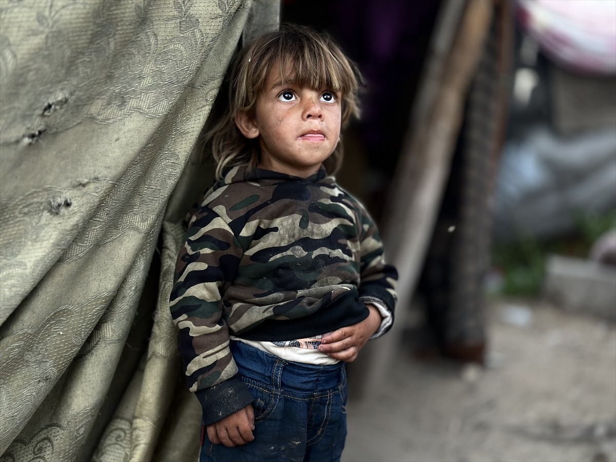 İsrail'in, 7 Ekim 2023'ten bu yana soykırım ve etnik temizlik yaptığı Gazze Şeridi'ndeki çocuklar...