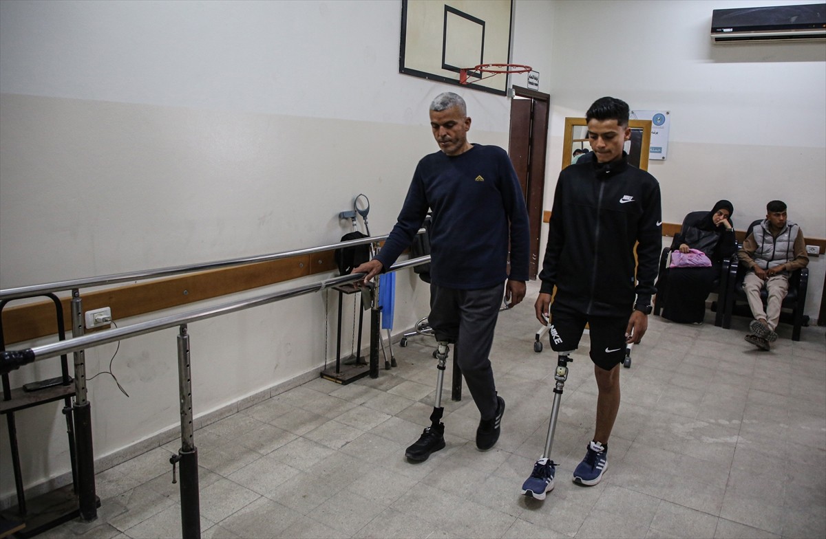 İsrail'in 7 Ekim 2023'ten bu yana yıkıcı saldırılarını sürdürdüğü Gazze Şeridi'nde uzuv kaybı...