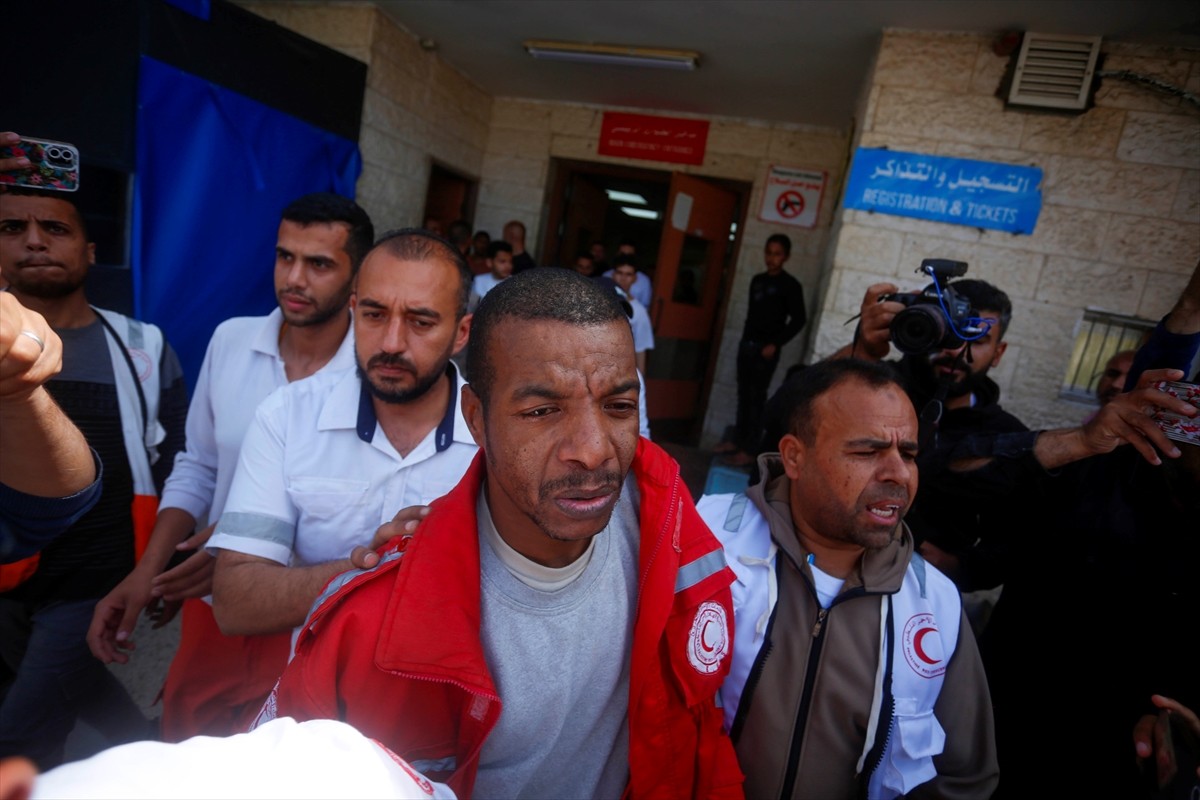  İsrail yönetimi, Gazze Şeridi'nin güneyinde Refah'ta 14 yardım görevlisinin öldürüldüğü katliamın...