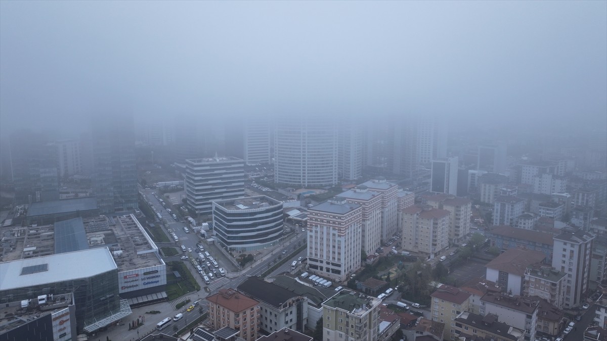 İstanbul'un bazı bölgelerinde sabah sis etkili oldu. Anadolu Yakası'nda Ümraniye ve çevresinde...